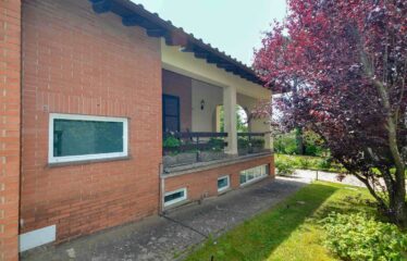 Capranica villa in un’ oasi verde