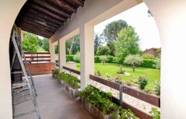 Capranica villa in un’ oasi verde
