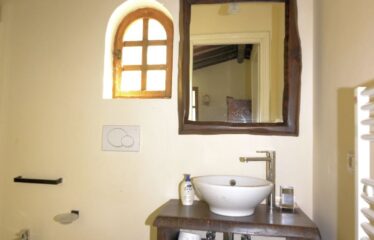Capranica villa in un’ oasi verde