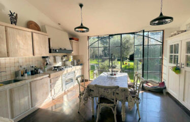 Capranica villa in un’ oasi verde