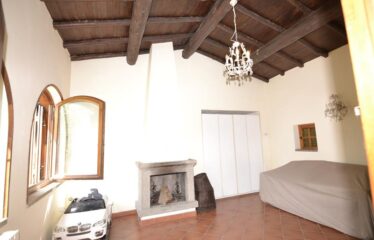 Capranica villa in un’ oasi verde