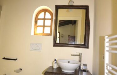 Capranica villa in un’ oasi verde