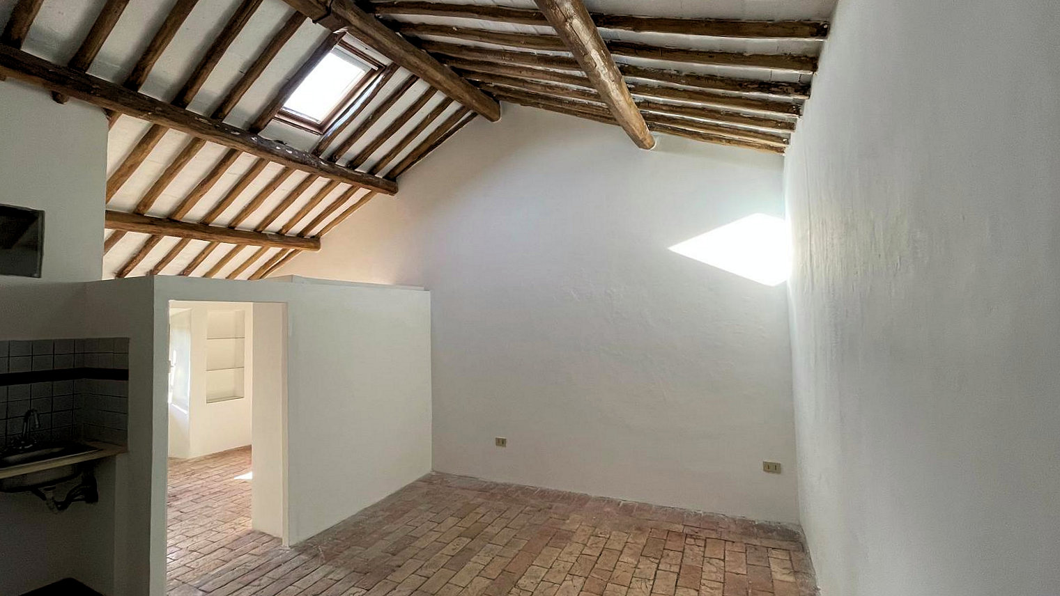 Caratteristico con affacci sul verde nel borgo antico di  Capranica