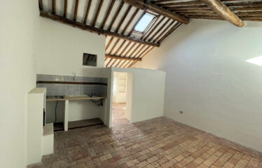 Caratteristico con affacci sul verde nel borgo antico di  Capranica