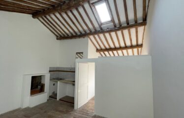 Caratteristico con affacci sul verde nel borgo antico di  Capranica