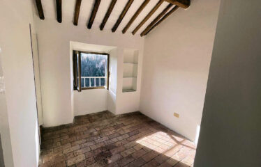 Caratteristico con affacci sul verde nel borgo antico di  Capranica