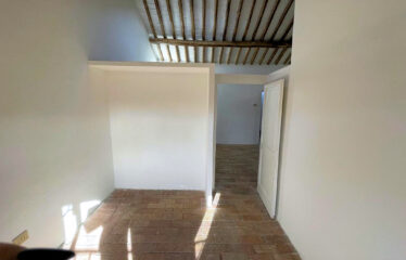 Caratteristico con affacci sul verde nel borgo antico di  Capranica