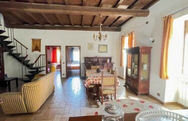 CAPRANICA  Palazzetto caratteristico