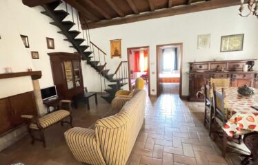 CAPRANICA  Palazzetto caratteristico