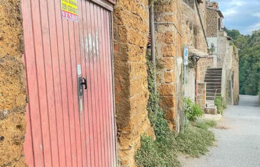 CAPRANICA GARAGE NEL CENTRO STORICO